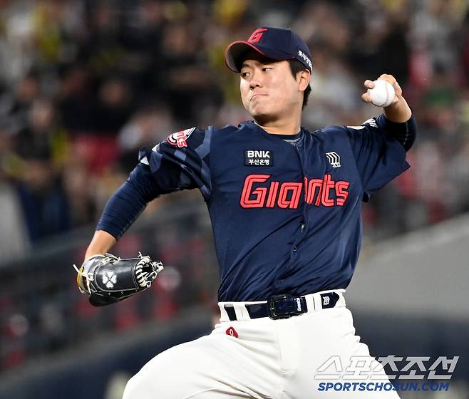 14일 광주KIA챔피언스필드에서 열린 롯데와 KIA의 경기, 5회말 롯데 정현수가 역투하고 있다. 광주=허상욱 기자wook@sportschosun.com/2025.05.14/