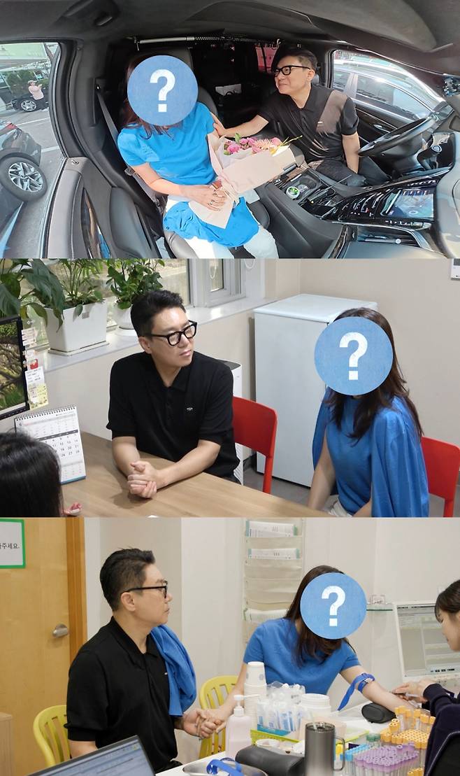 이번 주 방송되는 SBS ‘미운 우리 새끼’(미우새)에서는 결혼 후 그동안 철저히 비공개였던 이상민의 아내가 처음으로 방송에 모습을 드러내며 시선을 끌 예정이다. 이상민은 10살 연하 아내와 함께 손을 잡고 등장해 부부애를 과시했으며, MC들과 母벤져스 모두가 실제로 처음 보는 아내의 존재에 놀라움을 감추지 못했다. 두 사람은 자연스럽고 다정한 신혼 부부의 일상을 그대로 보여줬고, 방송에서는 이들이 시험관 시술에 도전 중이라는 사실까지 밝혀지며 또 한 번 충격과 감동을 동시에 선사했다. 특히 검사 결과를 기다리는 장면은 두 사람의 긴장과 진심이 고스란히 전해지는 순간으로, 이번 회차의 핵심 포인트가 될 것으로 보인다.