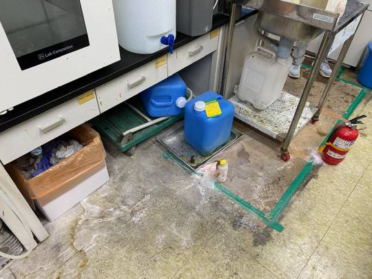 지난 2일 오전 10시 22분쯤 충남대학교 산학연교육연구관 내 실험실에서 사고로 20대 대학원생이 안면부에 화상을 입는 사고가 발생했다. 대전유성소방서 제공