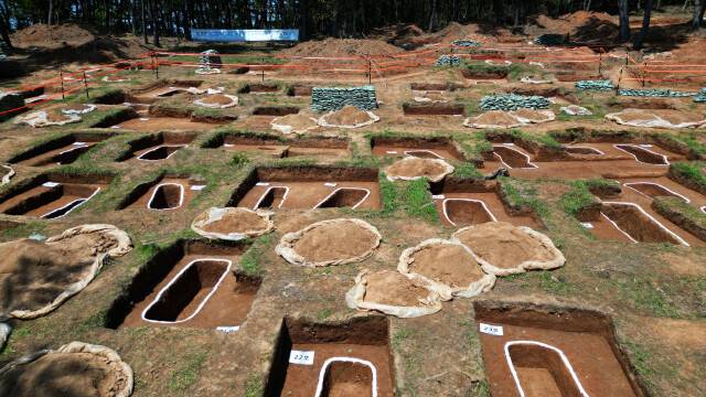 지난 4월30일 67기의 유해가 수습됐다고 발표된 안산시 단원구 선감동 산 37-1 공동묘역. 이날 경기도는 현장에서 공개설명회를 열고 발굴조사 결과를 발표했다. 정용일 선임기자 yongil@hani.co.kr