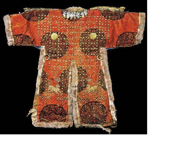 일본 도쿄국립박물관에 소장돼 있는 오구라 컬렉션 중 조선시대 용봉문 갑옷. 한국일보 자료사진