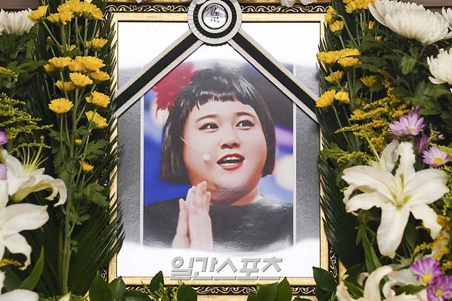 코미디언 故 이지수의 빈소가 12일 서울 영등포구 신화요양병원 장례식장 마련됐다. 발인은 13일 오전 6시 40분, 장지는 서울 시립승화원이다. 사진=사진공동취재단 /2023.07.13/