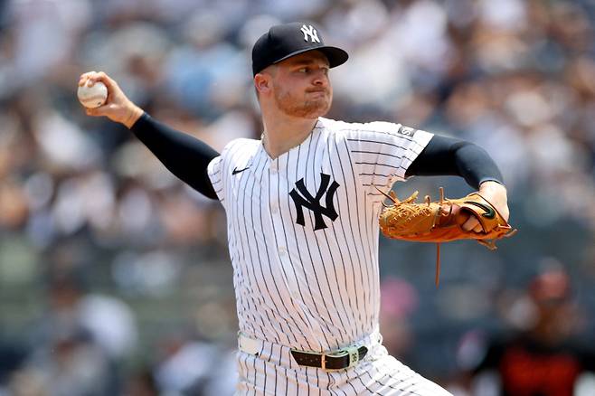 <yonhap photo-0974=""> NEW YORK, NEW YORK - JUNE 21: Clarke Schmidt #36 of the New York Yankees pitches against the Baltimore Orioles in the first inning at Yankee Stadium on June 21, 2025 in New York City. Evan Bernstein/Getty Images/AFP (Photo by Evan Bernstein / GETTY IMAGES NORTH AMERICA / Getty Images via AFP)/2025-06-22 06:03:11/ <저작권자 ⓒ 1980-2025 ㈜연합뉴스. 무단 전재 재배포 금지, AI 학습 및 활용 금지></yonhap>
