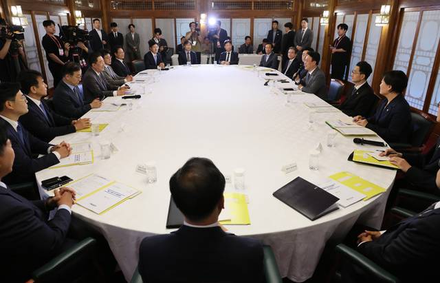 ▲ 김민석 국무총리가 6일 서울 종로구 삼청동 총리공관에서 열린 고위당정협의회에서 발언하고 있다. 연합뉴스