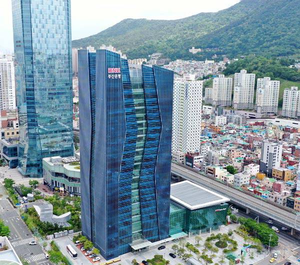 부산 남구 BNK부산은행 사옥. 국제신문DB