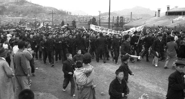 1960년 이승만 정부의 부정 선거와 부패에 항거해 당시 경남 마산 사람들이 일어선 3·15 의거 현장. 이병주 대하소설 ‘산하’에는 그때 상황이 생생하게 펼쳐진다. 국제신문 DB