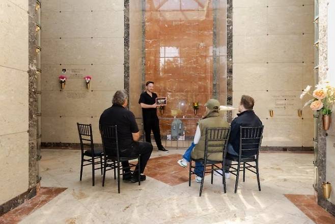 미국 로스앤젤레스에서는 ‘할리우드 포에버 공동묘지에 있는 유명인의 묘 방문하기’ / 사진=에어비앤비