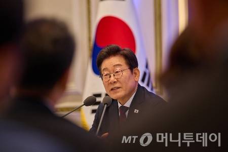 (서울=뉴스1) 이재명 기자 = 이재명 대통령이 지난 3일 서울 청와대 영빈관에서 열린 ‘대통령의 30일, 언론이 묻고 국민에게 답하다’ 기자회견에서 발언을 하고 있다. (이재명 대통령 SNS. 재판매 및 DB 금지) 2025.7.4/뉴스1 Copyright (C) 뉴스1. All rights reserved. 무단 전재 및 재배포, AI학습 이용 금지. /사진=(서울=뉴스1) 이재명 기자