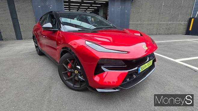 로터스 최초의 전기 SUV 엘레트라는 브랜드의 미래 전략을 상징하는 모델이다. /사진=김이재 기자