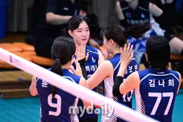 2025년 7월 3일 충청북도 단양군체육관에서 '2025 한국실업배구연맹&프로배구퓨처스 챔프전 단양대회', 현대건설과 수원특례시청의 경기가 열렸다. 수원특례시청 고민지가 교체 출전하고 있다./마이데일리