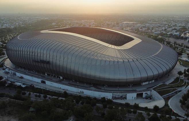 2026년 북중미 월드컵 경기장으로 사용될 예정으로, 현재 건설 공사가 한창 진행 중인 멕시코 과달루페 경기장 전경. [로이터]