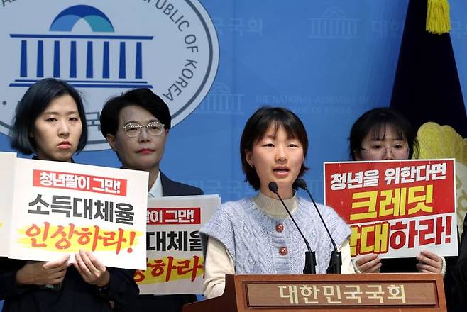 [서울=뉴시스] 조성봉 기자 = 백휘선 청년하다 집행위원장이 지난 3월 31일 오전 서울 여의도 국회 소통관에서 열린 연금개혁에 대한 청년·학생 입장발표 기자회견에서 발언하고 있다. (사진=전종덕 의원실 제공) 2025.03.31. photo@newsis.com  *재판매 및 DB 금지