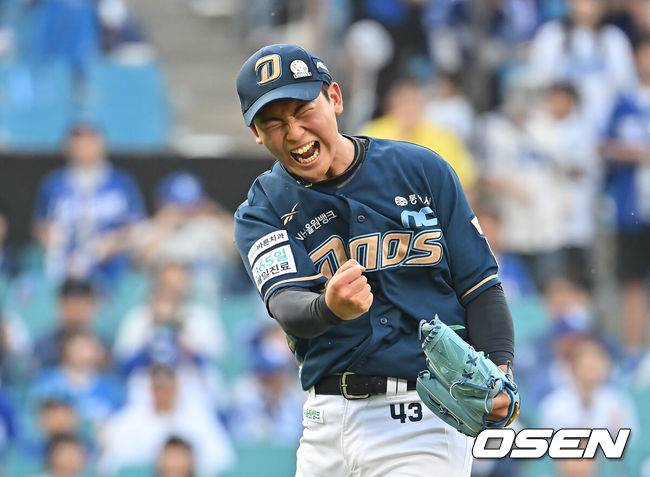 [OSEN=대구, 이석우 기자] 8일 대구삼성라이온즈파크에서 2025 신한 SOL 뱅크 KBO 리그 삼성 라이온즈와 NC 다이노스의 경기가 열렸다. 홈팀 삼성은 후라도가, 방문팀 NC는 신영우가 선발 출전했다. NC 다이노스 선발 투수 신영우가 5회말 2사 2루 삼성 라이온즈 이성규를 삼진으로 잡고 포효하고 있다. 2025.06.08 / foto0307@osen.co.kr