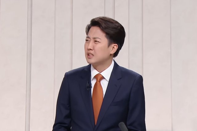 ▲ 이준석 개혁신당 대선후보가 지난 27일 서울 마포 문화방송(MBC) 스튜디오에서 열린 대선후보 TV토론회에서 발언하고 있다. MBC 유튜브 캡쳐.