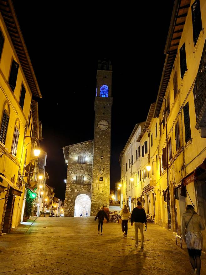 몬탈치노 포폴로 광장 야경. 최현태 기자