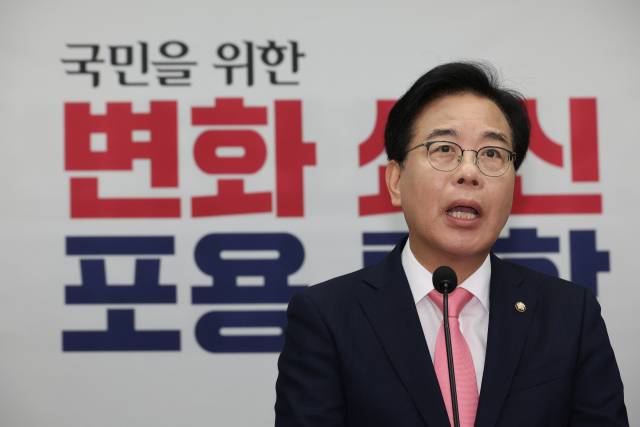 국민의힘 송언석 비상대책위원장 겸 원내대표가 4일 서울 여의도 국회에서 열린 의원총회에서 발언하고 있다. 연합뉴스