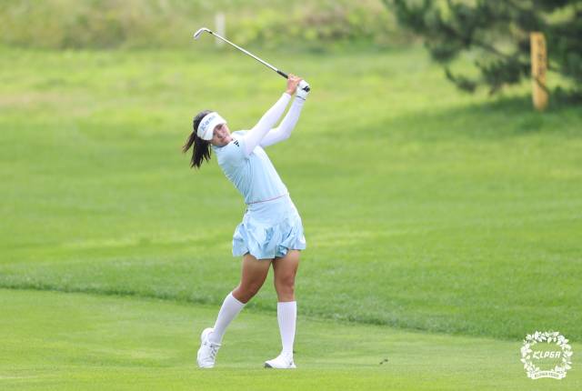 아이언 샷을 하고 있는 서교림. 사진 제공=KLPGA