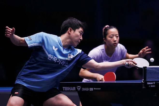 6월22일 2025 WTT 류블랴나 혼합복식 결승에서 분전하는 임종훈-신유빈 조 ⓒXinhua