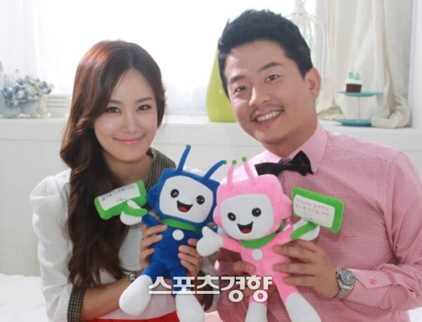 오는 13일 결혼식을 올리는 개그우먼 김지민, 개그맨 김준호 커플. 사진 스포츠경향DB