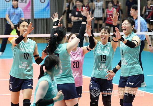 GS칼텍스 4강진출 확정...기뻐하는 유서연과 최가은.