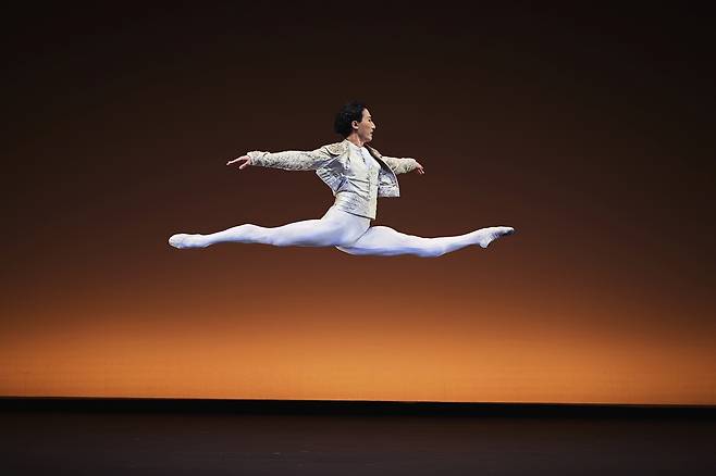 영국 로열 발레 '더 퍼스트 갈라' 공연 중인 발레리노 전준혁 [Studio AL, LG아트센터 제공. 재판매 및 DB금지]