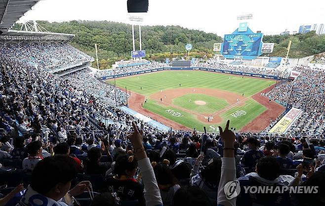 경기장 가득 메운 삼성 라이온즈 팬들 [연합뉴스 자료사진]