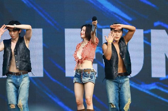 권은비/ 사진 제공 = 더블앤(W&)