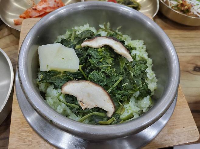 어수리나물 솥밥./사진=김영복 연구가