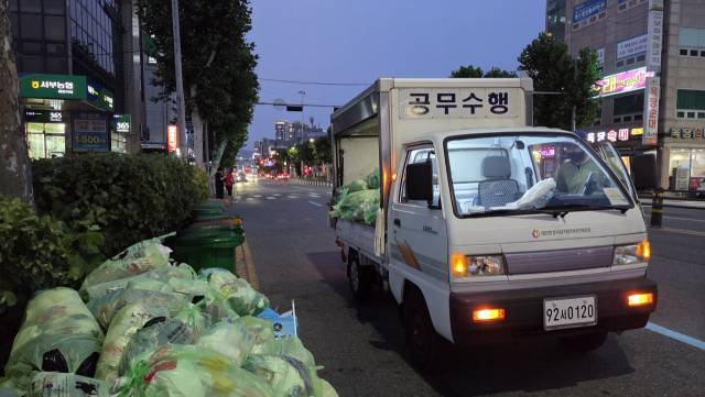 생활폐기물 수거차량. 사진=김중곤 기자