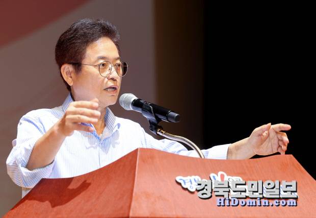 경북도는 7일 도청 동락관에서 직원 만남의 날 행사를 이철우 도지사를 비롯한 실·국장과 직원 700여 명이 참석한 가운데 진행됐다.