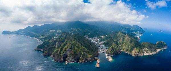 울릉도를 찾는 관광객 수가 크게 줄어들며 지역 경제에 경고등이 켜졌다.