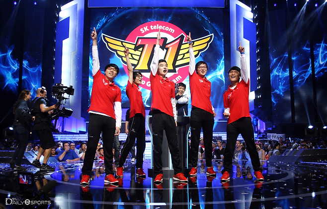2013 LoL 월드 챔피언십 T1 세리머니.