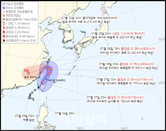 제4호 태풍 다나스가 7일 오전 3시에 타이완 타이베이 남서쪽 약 120km 해상에서 북상하고 있다.(사진=기상청)