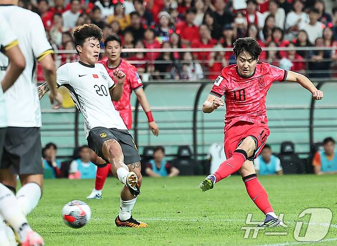 중국을 상대로 득점하는 이강인(오른쪽).2024.6.11/뉴스1 ⓒ News1 김도우 기자