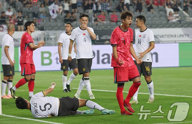 김주성이 7일 오후 경기 용인시 처인구 용인미르스타디움에서 열린 2025 동아시아축구연맹(EAFF) E-1 챔피언십 남자부 대한민국과 중국의 경기에서 슛을 넣은 뒤 기뻐하고 있다. 2025.7.7/뉴스1 ⓒ News1 김영운 기자