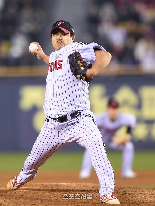 LG 투수 장현식이 15일 잠실야구장에서 열린 2025 KBO 리그 삼성과 경기 9회 역투하고 있다. 잠실 | 최승섭기자 thunder@sportsseoul.com