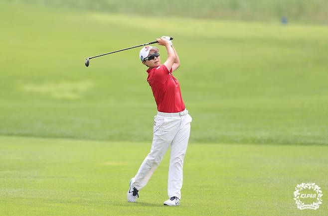 김효주 제15회 롯데오픈 FR 2번홀세컨드샷 .사진제공=KLPGA