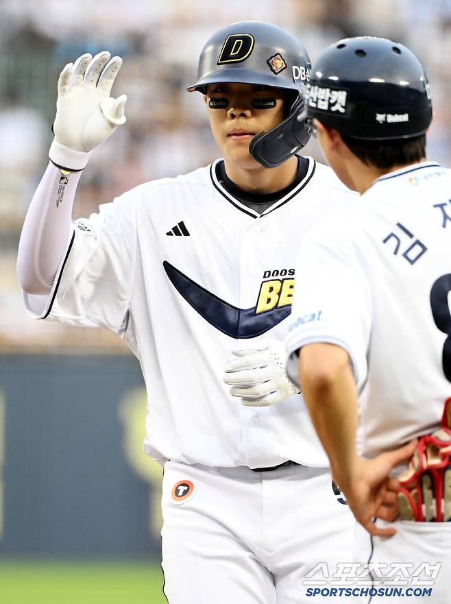 6일 잠실야구장에서 열린 KT와 두산의 경기, 4회말 두산 박준순이 안타를 치고 있다. 잠실=허상욱 기자wook@sportschosun.com/2025.07.06/