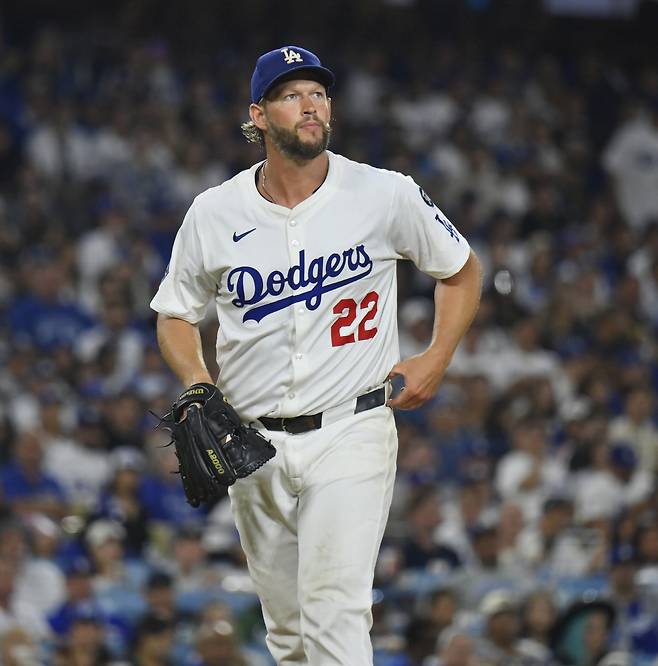 Los Angeles Dodgers pitcher Clayton Kershaw watches a long fly ball go foul in the fourth inning against the Chicago White Sox at Dodger Stadium in Los Angeles on Wednesday, July 2, 2025. Kershaw tossed the 3,000th strikeout of his career to end the sixth inning against the Chicago White Sox at Dodger Stadium in Los Angeles on July 2, 2025. He is just the 20th player in MLB history to reach the milestone. Photo by Jim Ruymen/UPI

<저작권자(c) 연합뉴스, 무단 전재-재배포, AI 학습 및 활용 금지>