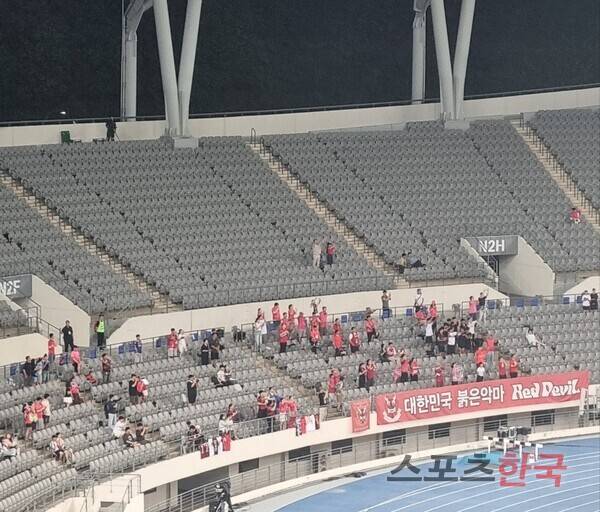 빈 좌석이 많이 보이는 용인미르스타디움. ⓒ스포츠한국 김성수 기자
