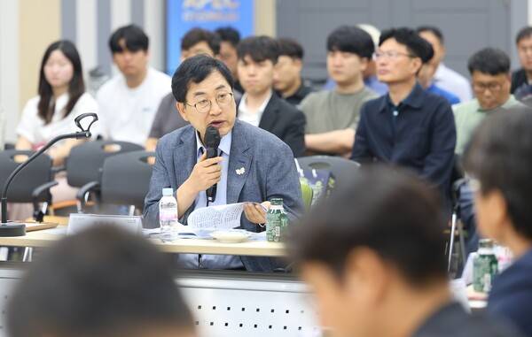 주낙영 경주시장이 기업지원사업 성과 공유회를 주재하고 있다./사진-경주시