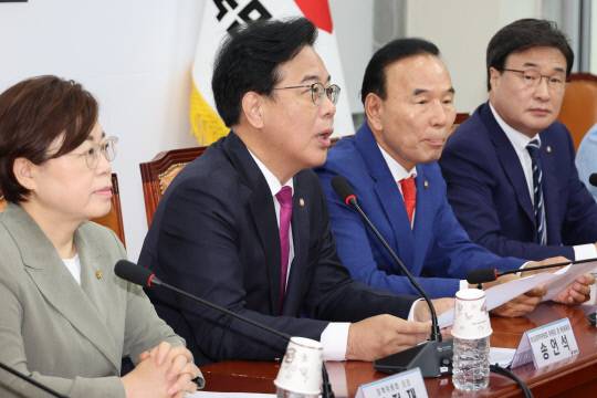 국민의힘 송언석 비대위원장 겸 원내대표가 7일 서울 여의도 국회에서 열린 비상대책위원회의에서 발언하고 있다. 연합뉴스