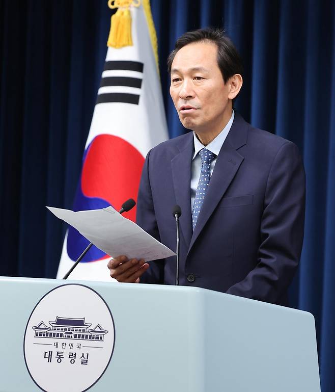 우상호 정무수석이 7일 서울 용산구 대통령실 청사에서 국무총리 오찬 주례 회동 관련 브리핑을 하고 있다. 2025.7.7/뉴스1