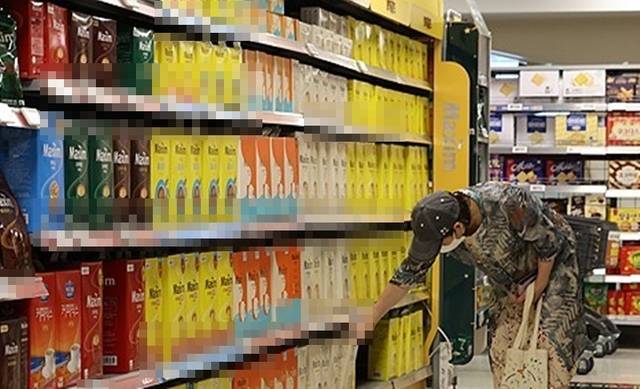 서울 한 대형마트 커피 판매대 모습. <연합뉴스>