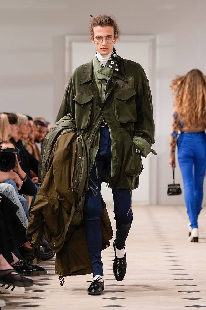 디자이너 교체 이후 첫 컬렉션 공개한 셀린느