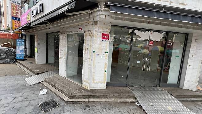 7일 오후 서울 중랑구 동부시장 중심가에 있는 한 가게 자리가 공실로 남아 있다. 최현수 기자