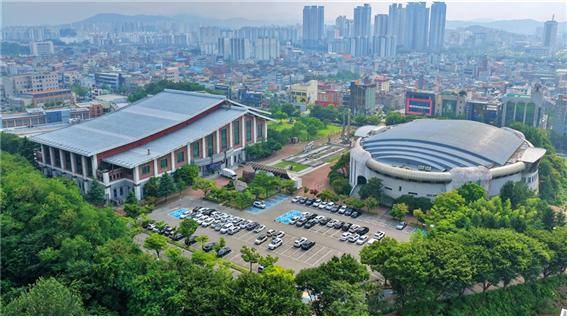 전주시설공단 본부가 위치한 전주화산체육관[사진=전주시설공단]