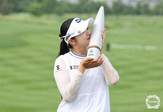 KLPGA 투어 롯데 오픈에서 우승한 박혜준. 생애 첫 승을 일궜다. [사진 KLPGA]