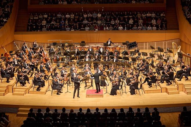 6일 서울 롯데콘서트홀에서 열린 <스위스로망스오케스트라 & 양인모> 공연, 사진=롯데문화재단