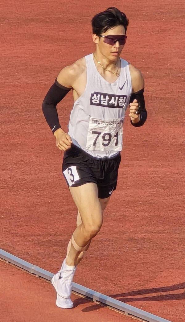 ‘백제왕도 익산 2025 전국육상경기대회’ 남자 일반부 10종 경기서 우승한 문세훈. 성남시청 제공
